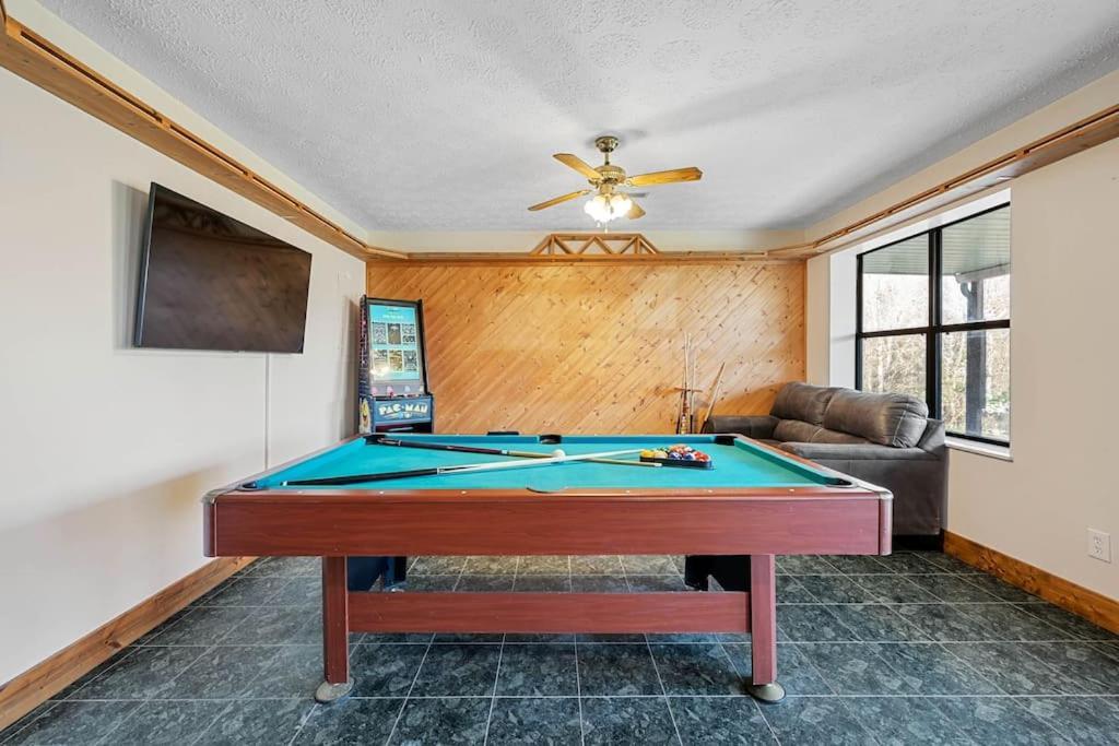 Dog Friendly! Views! Hot Tub! Close To Pf! Gsmnp Sevierville Εξωτερικό φωτογραφία