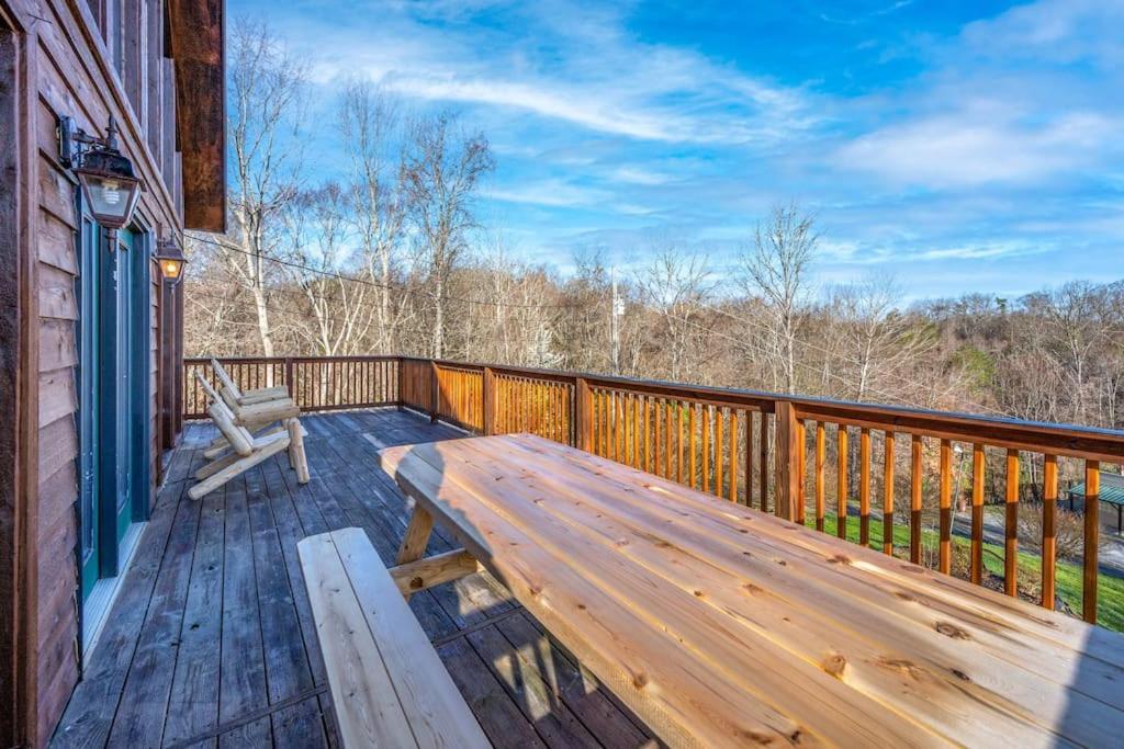 Dog Friendly! Views! Hot Tub! Close To Pf! Gsmnp Sevierville Εξωτερικό φωτογραφία