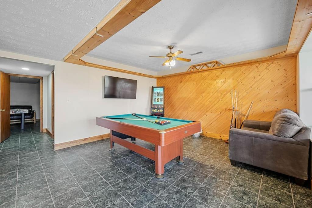 Dog Friendly! Views! Hot Tub! Close To Pf! Gsmnp Sevierville Εξωτερικό φωτογραφία