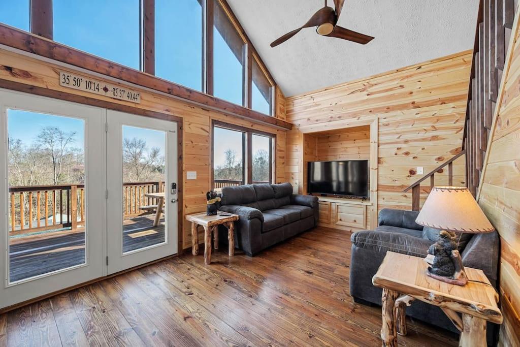 Dog Friendly! Views! Hot Tub! Close To Pf! Gsmnp Sevierville Εξωτερικό φωτογραφία