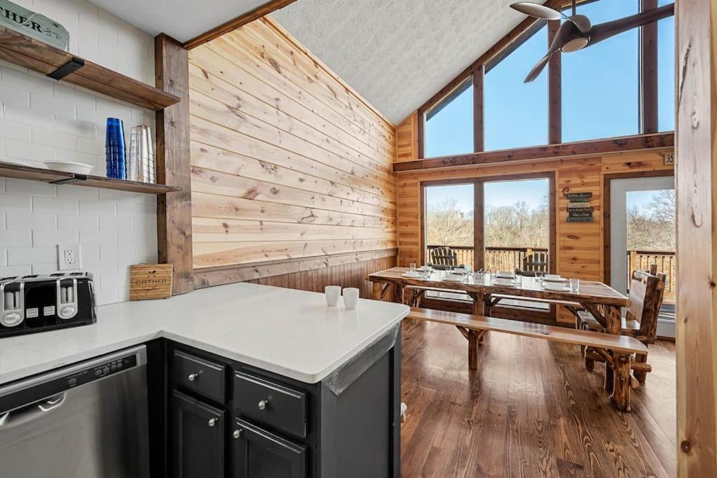 Dog Friendly! Views! Hot Tub! Close To Pf! Gsmnp Sevierville Εξωτερικό φωτογραφία